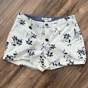 Amazon Essentials Women's Floral Print Bermuda Shorts